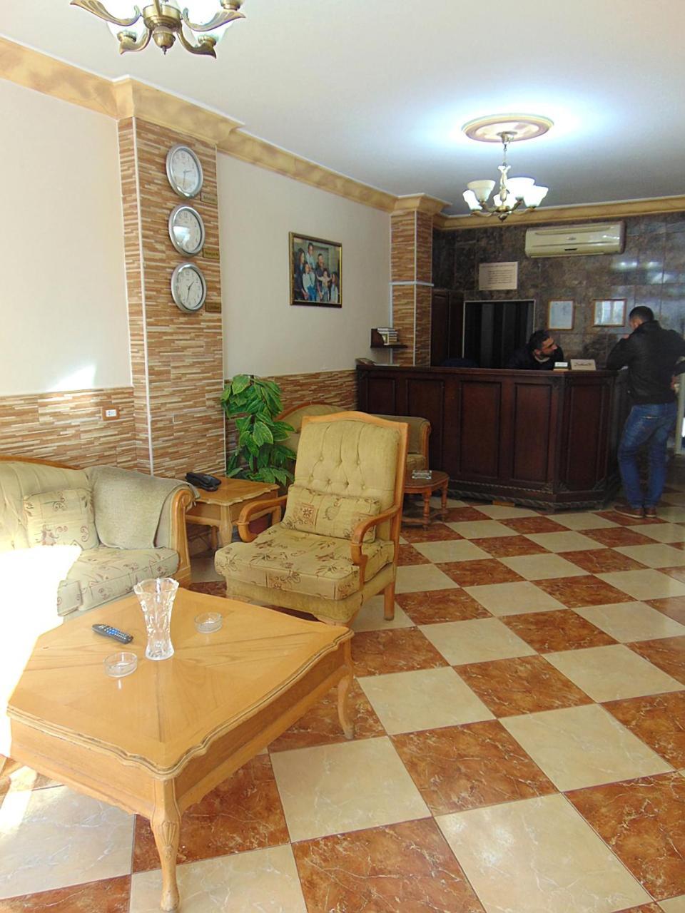 Al-Nujoom Hotel Suites Amán Exterior foto